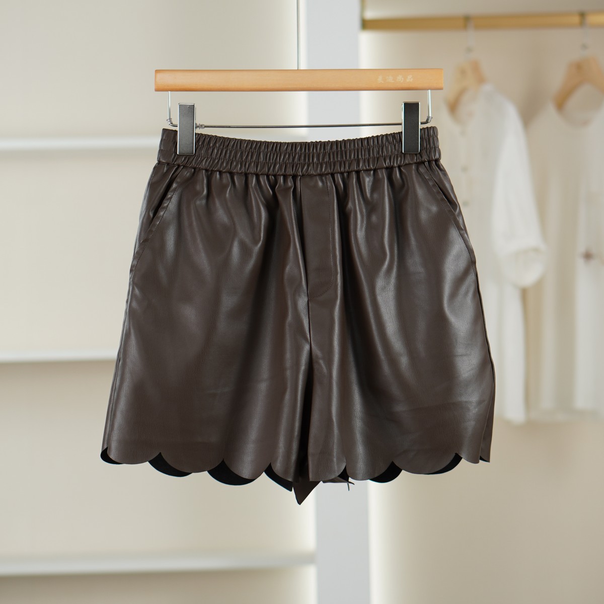 麦迪尚品【达】51213141 休闲花瓣皮短裤夏季女装专柜撤柜