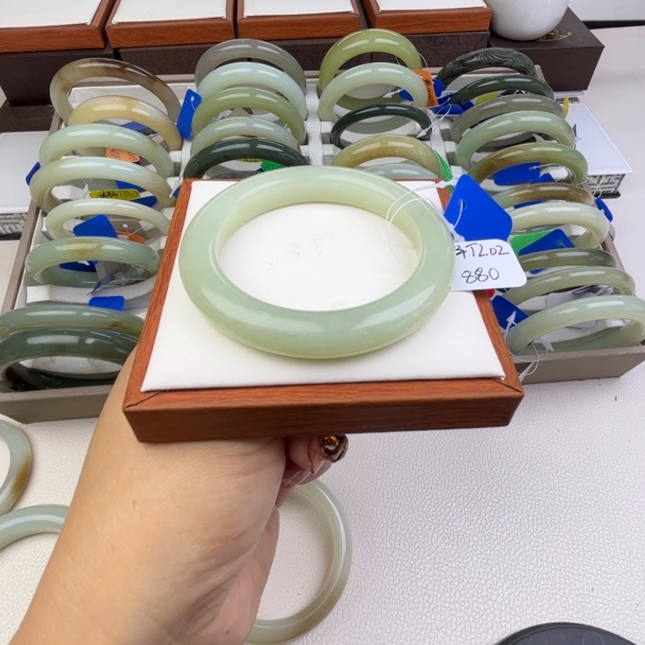 未镶嵌手镯和田玉七月