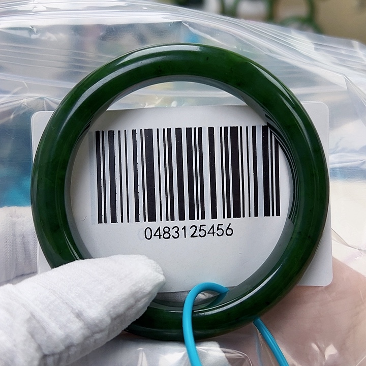 和田玉未镶嵌手镯微瑕58