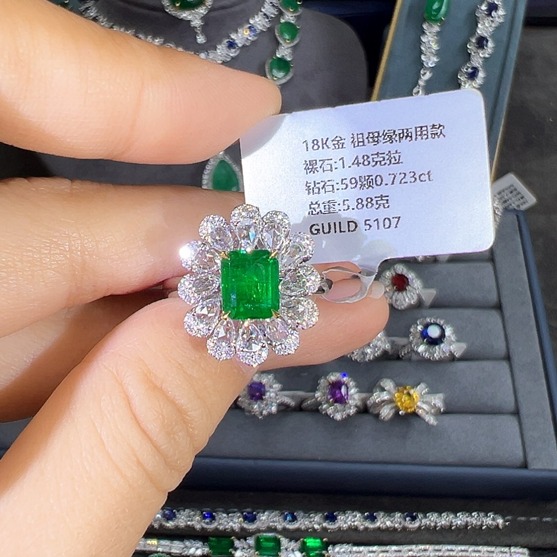 祖母绿戒指18K金镶嵌