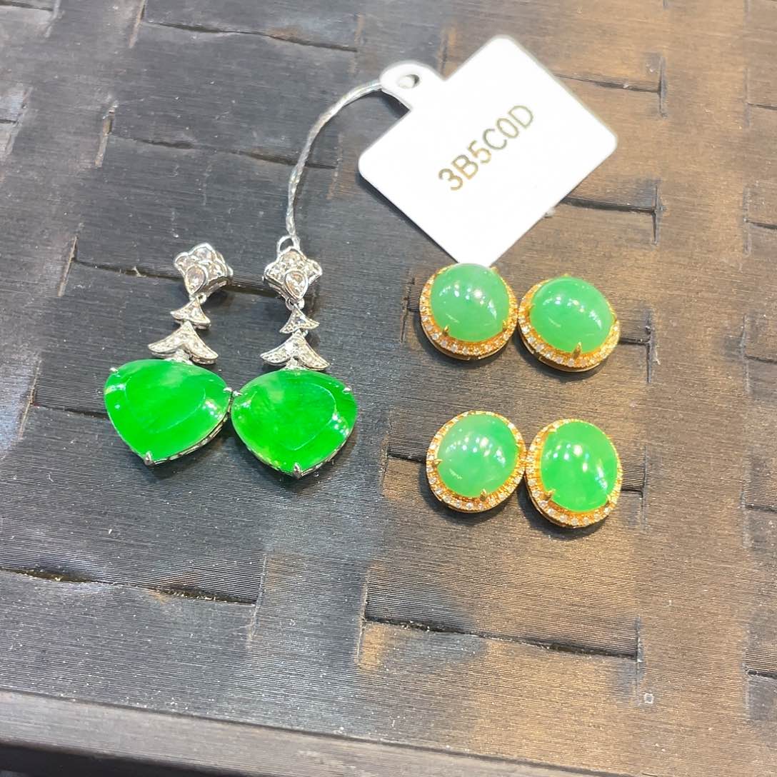 翡翠耳饰18K金镶嵌A**Y天然翡翠