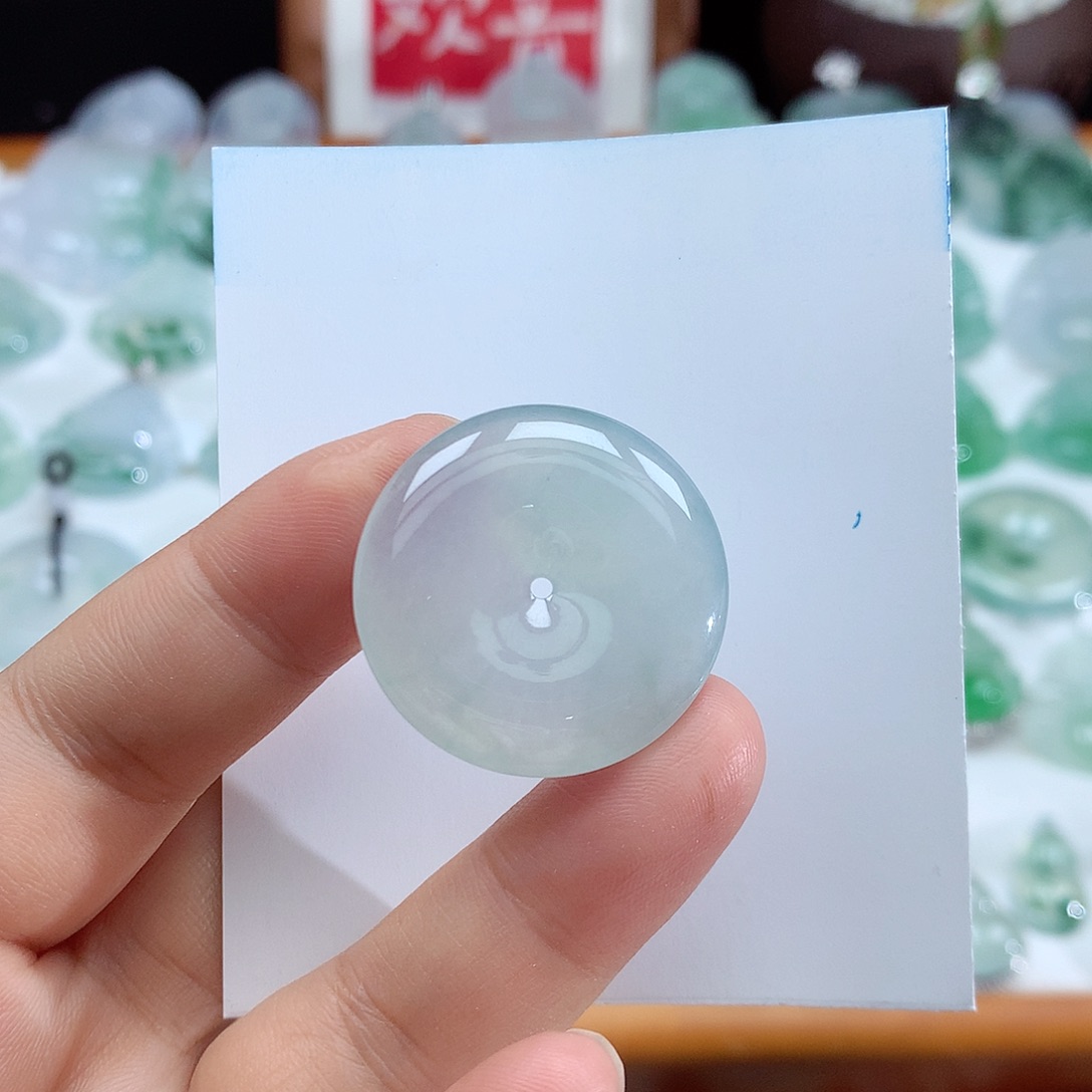 翡翠未镶嵌颈饰平安扣