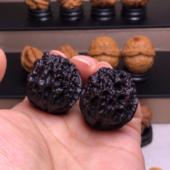 文玩核桃把件麒麟地闷18