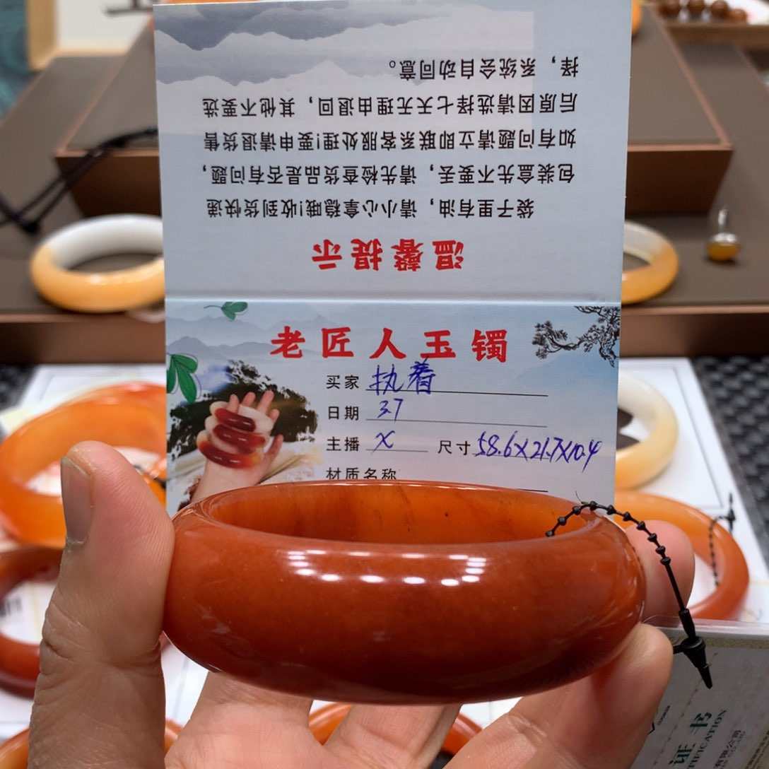 石英质玉（黄龙玉）手镯未镶嵌执*