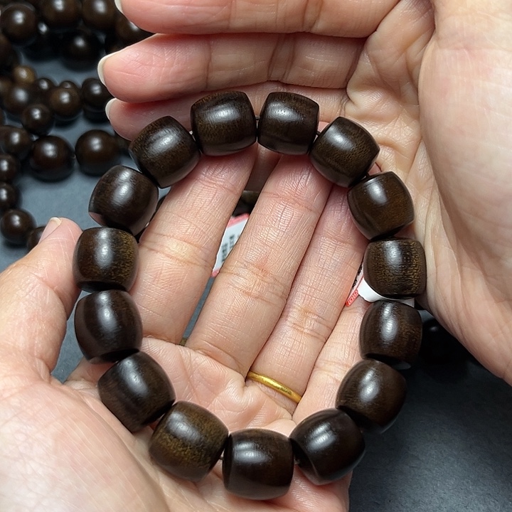 沉香手串白棋玉化