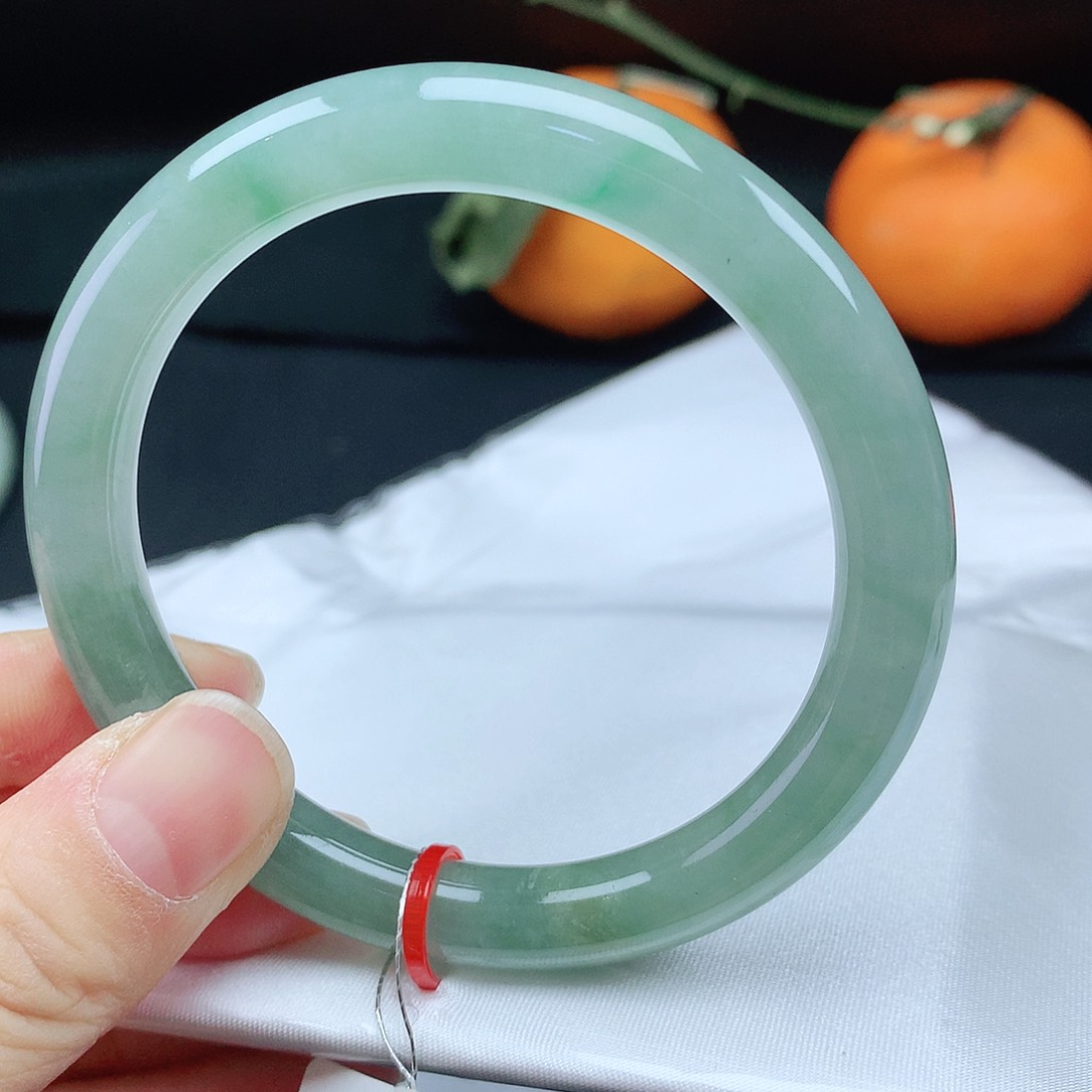 翡翠手镯未镶嵌55圈