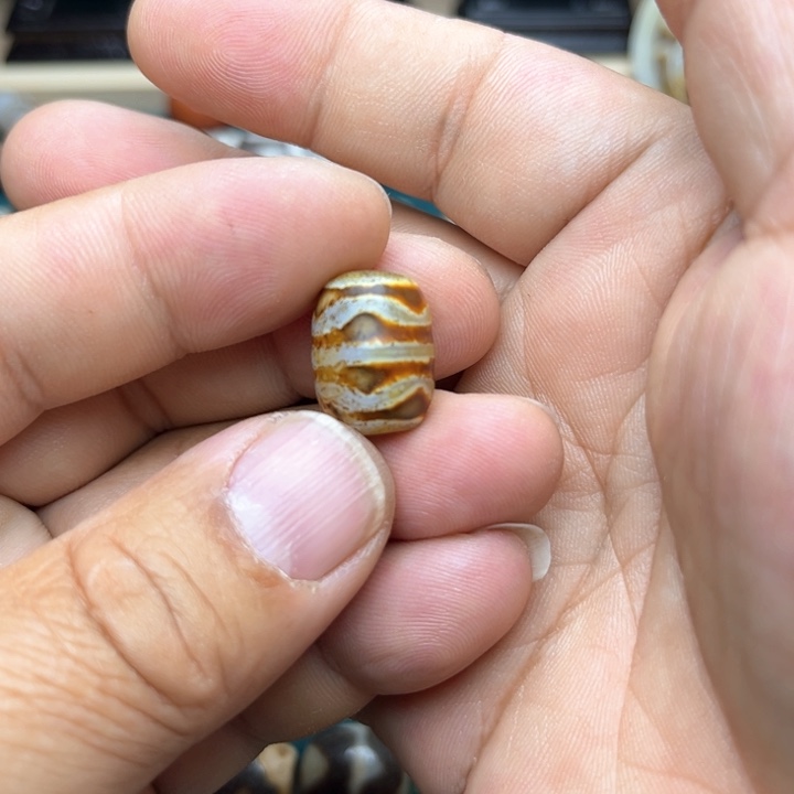 玛瑙/玉髓颈饰未镶嵌左**宝