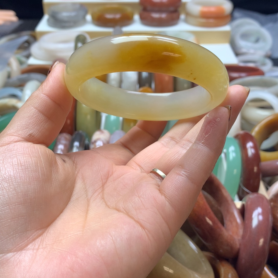 石英质玉手镯未镶嵌