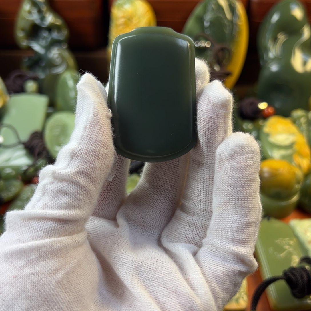 岫岩老玉（透闪石质玉）颈饰未镶嵌闲**忙