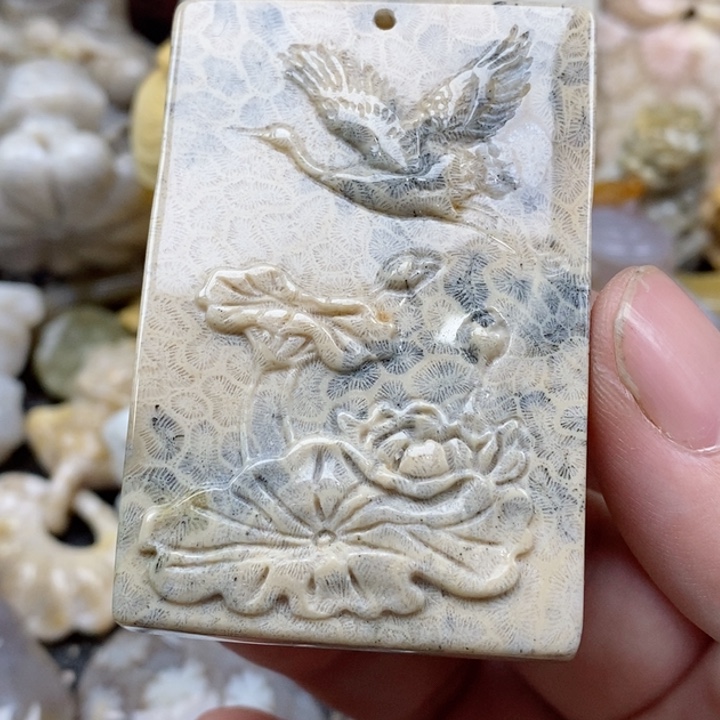 颈饰未镶嵌硅化珊瑚（珊瑚玉）