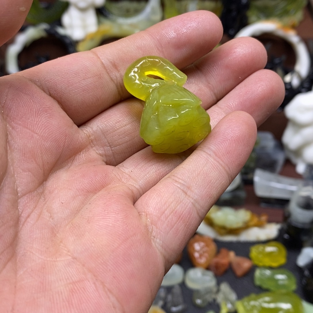 蛇纹石玉吊坠(赠链)未镶嵌