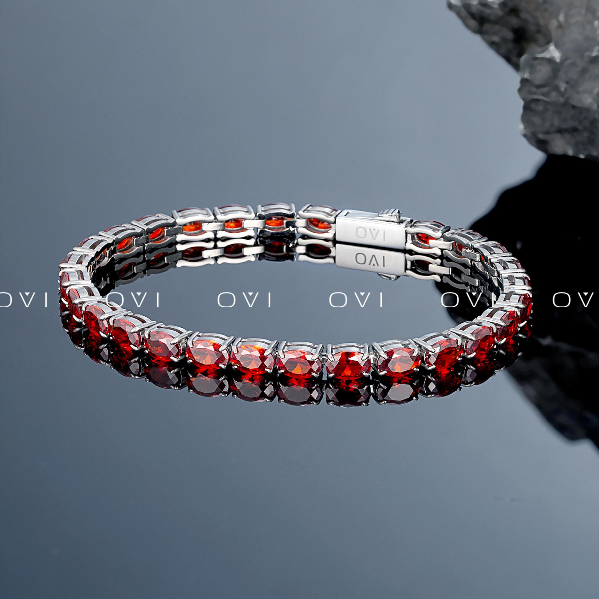 钛钢手链 OVI【赤焰】5A浆果红椭圆切满钻轻奢高级满锆百搭设计手链
