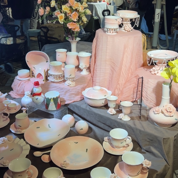 92。          陶瓷