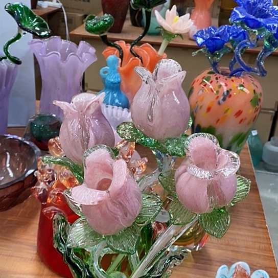 琉璃花瓶高45厘米宽9厘米