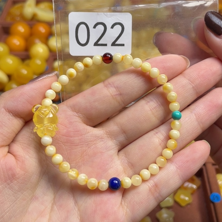 蜜蜡未镶嵌珠宝奇石微瑕放漏满蜡白俏色设计款小熊手链