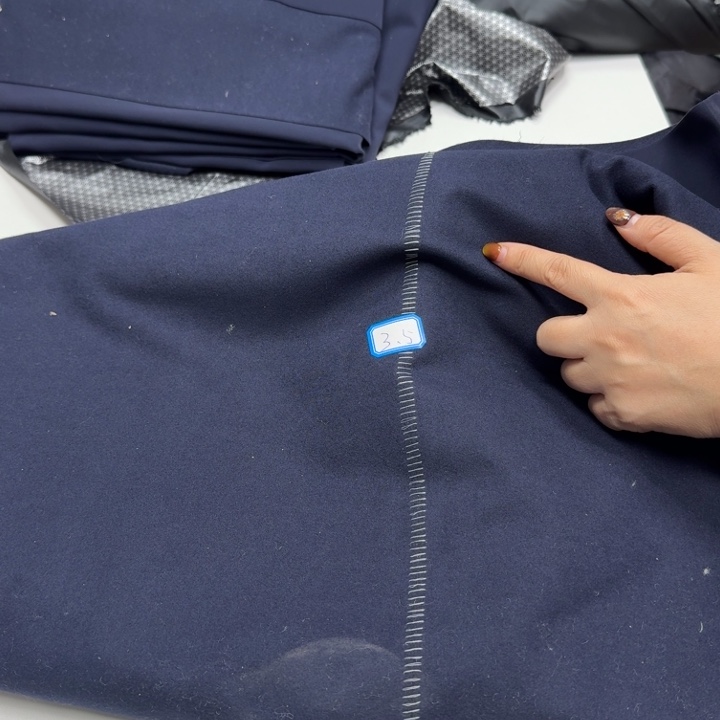 无纺布3.5瑕疵冲锋衣