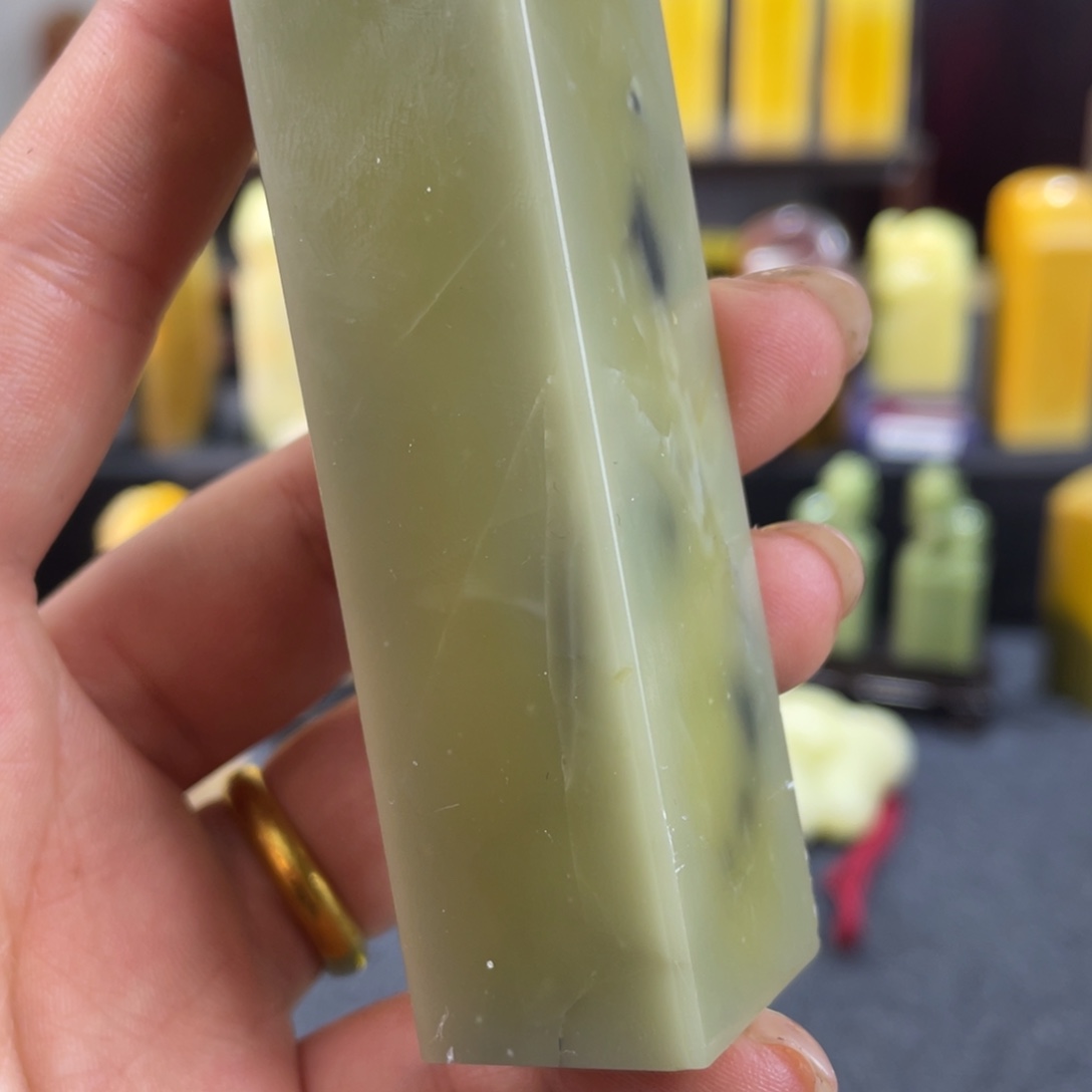 青田石青田封门菜花皮蛋绿