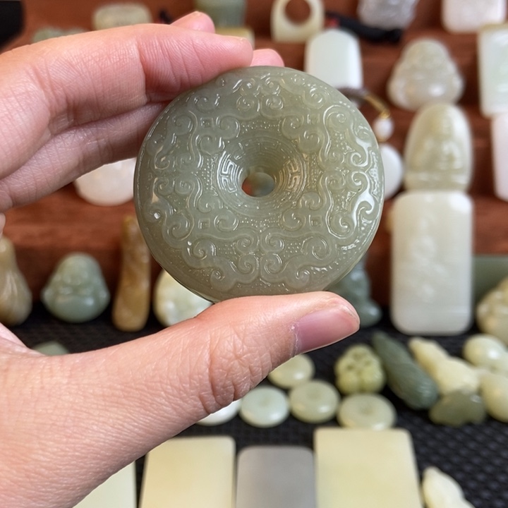 和田玉未镶嵌颈饰