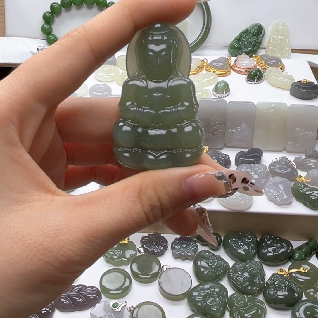 和田玉吊坠(不含链)未镶嵌绽****?