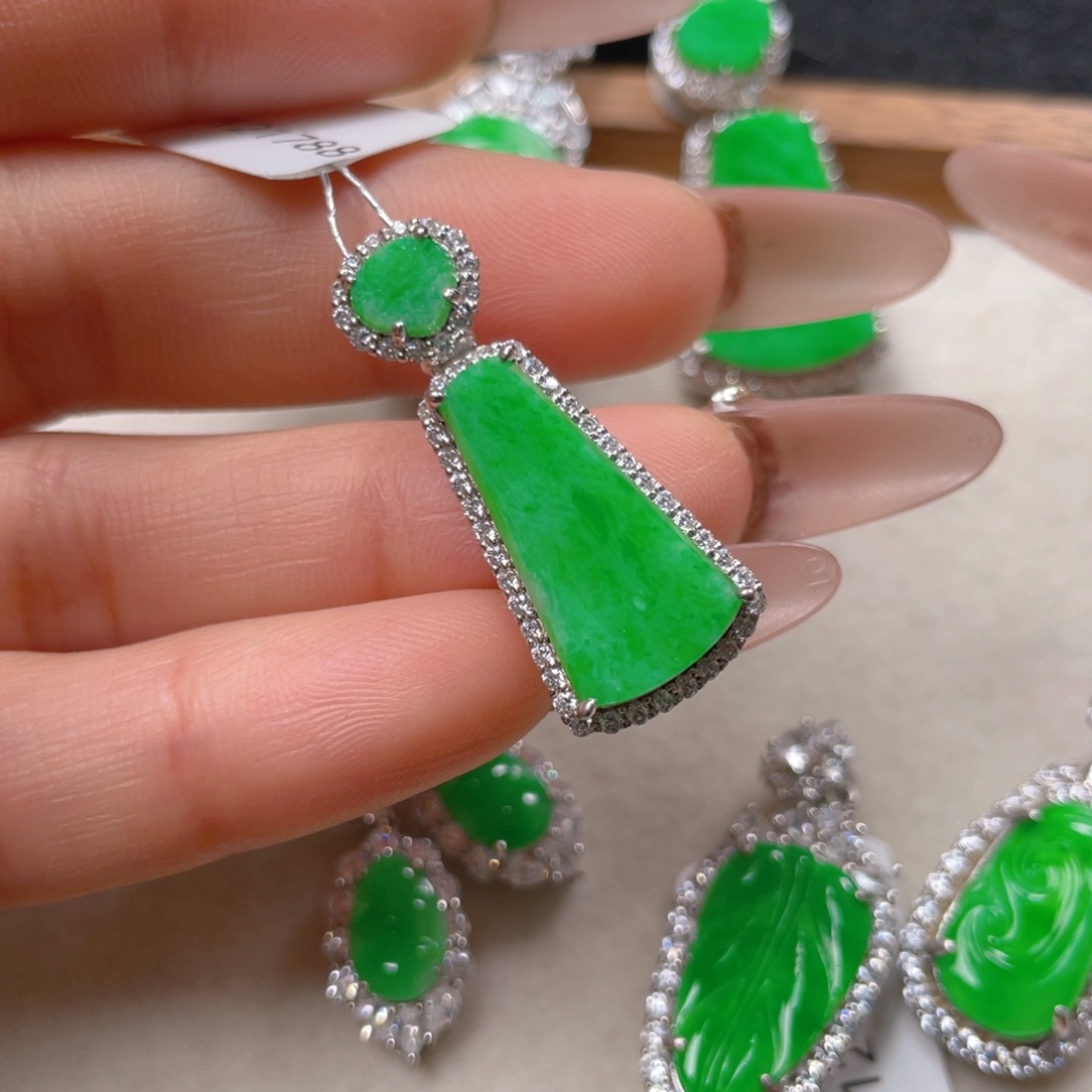 翡翠颈饰银S925镶嵌翡翠