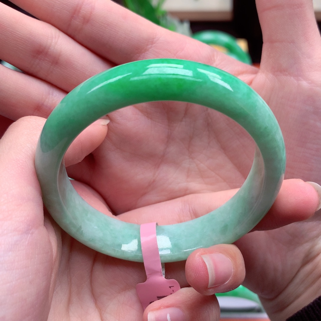 翡翠手镯未镶嵌南***阳翡翠