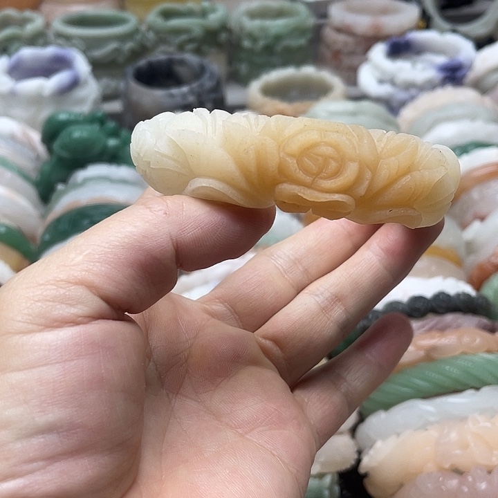 石英岩玉手镯未镶嵌