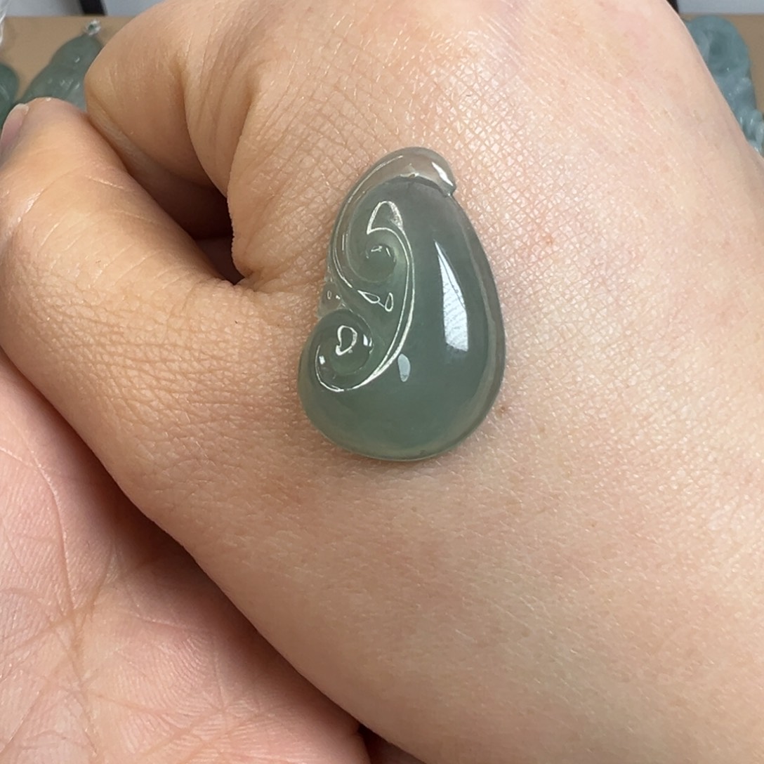 翡翠颈饰未镶嵌如意吊坠