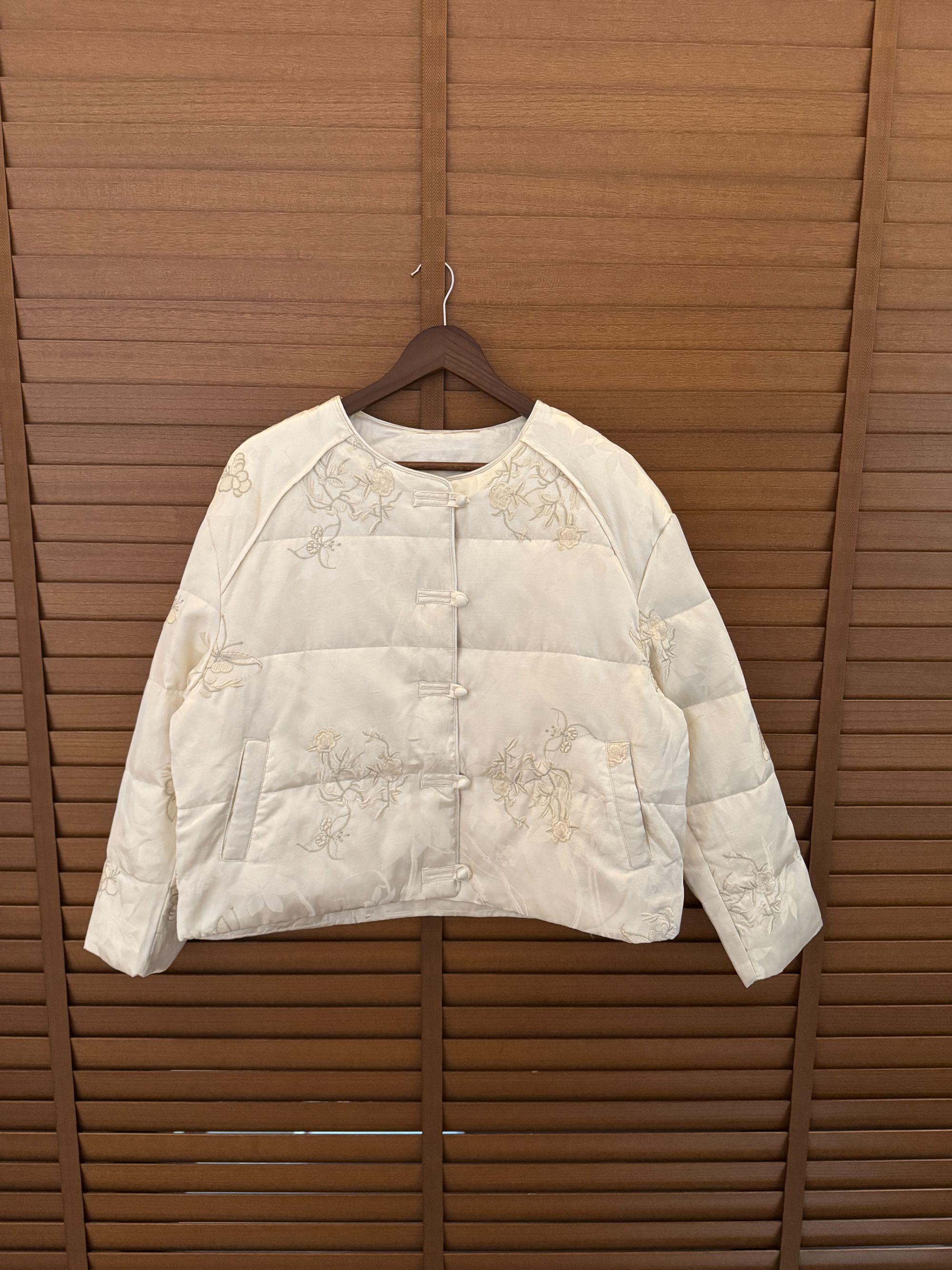 2025新款刺绣单排扣气质外套