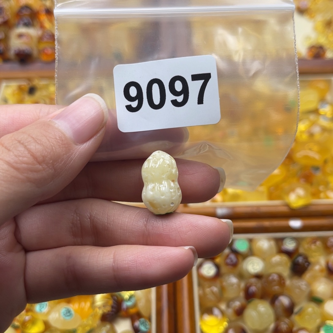 未镶嵌琥珀珠宝奇石