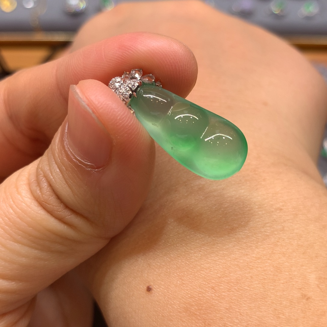 翡翠颈饰18K金镶嵌A*y吊坠