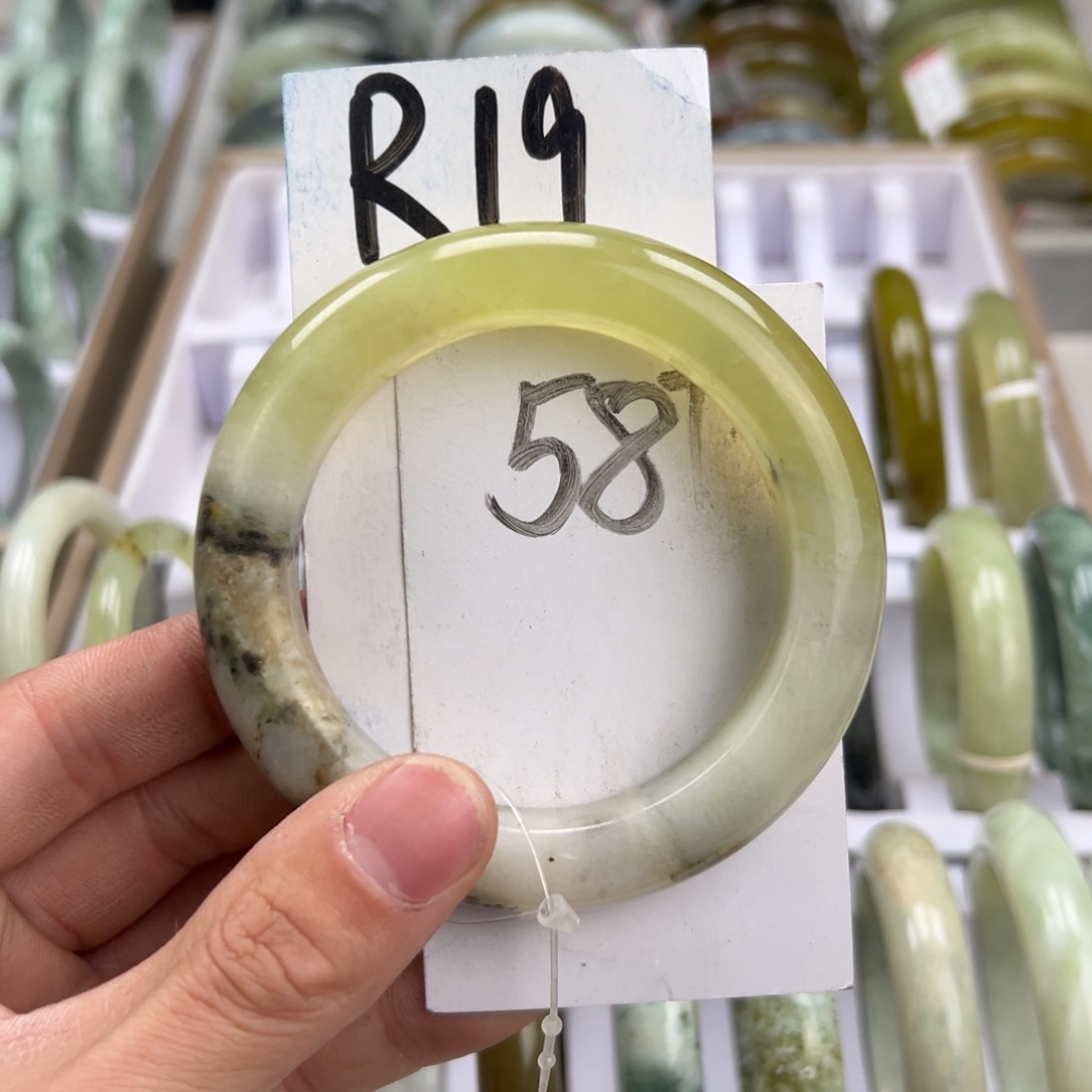 岫玉手镯未镶嵌天然岫玉微瑕