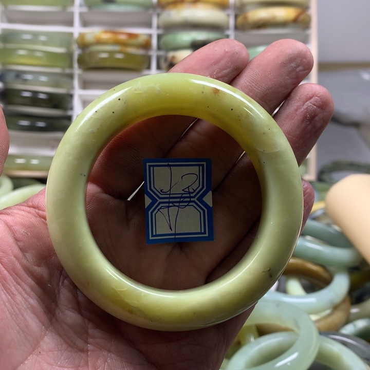 蛇纹石玉手镯未镶嵌护*