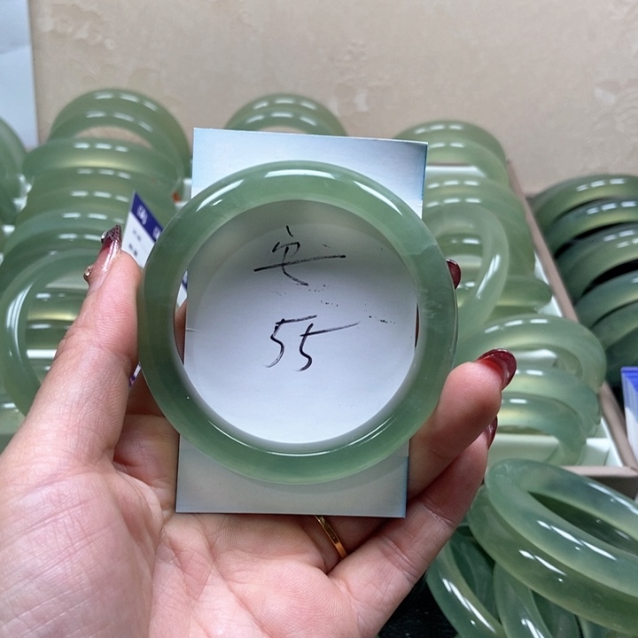 蛇纹石玉手镯未镶嵌安****设