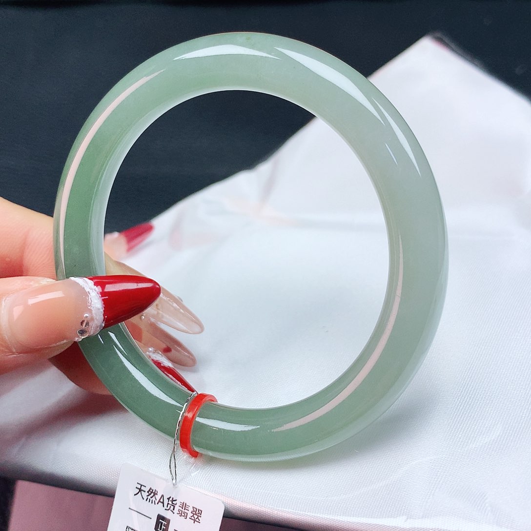 翡翠手镯未镶嵌57圈