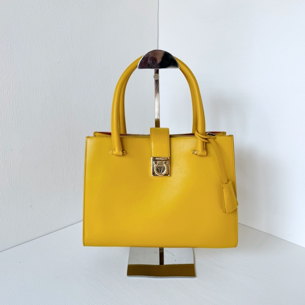 95新/菲拉格慕/市场价18500/包包/250307MM0029