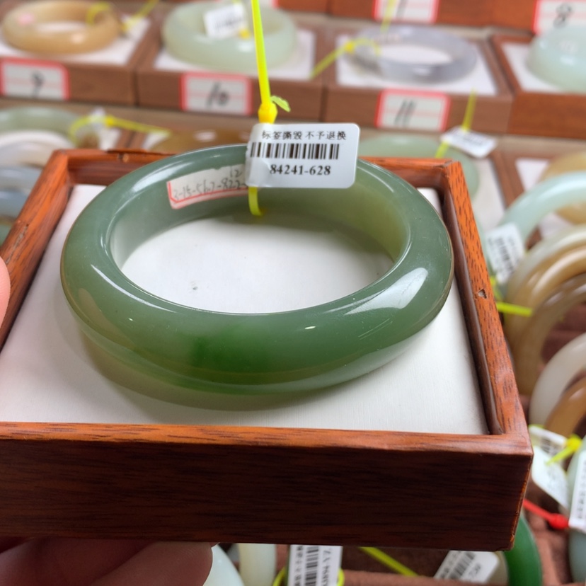 【闪购商品】和田玉手镯未镶嵌57