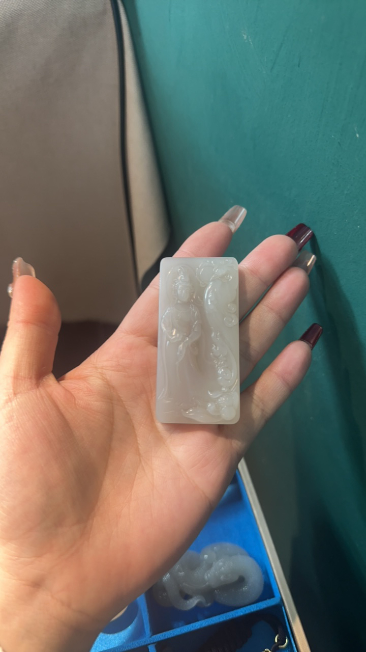 和田玉自在观音挂件