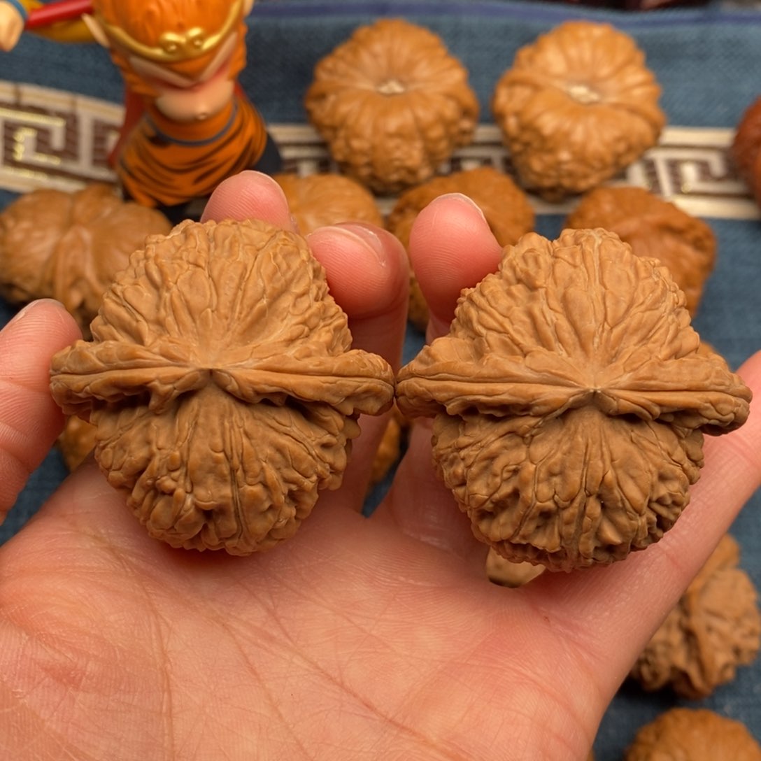 文玩核桃把件45全品精配大球白