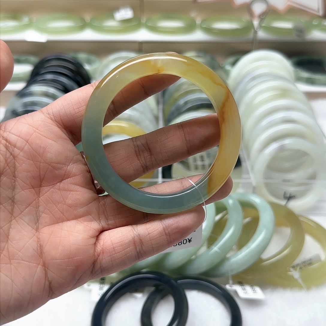 蛇纹石玉手镯未镶嵌