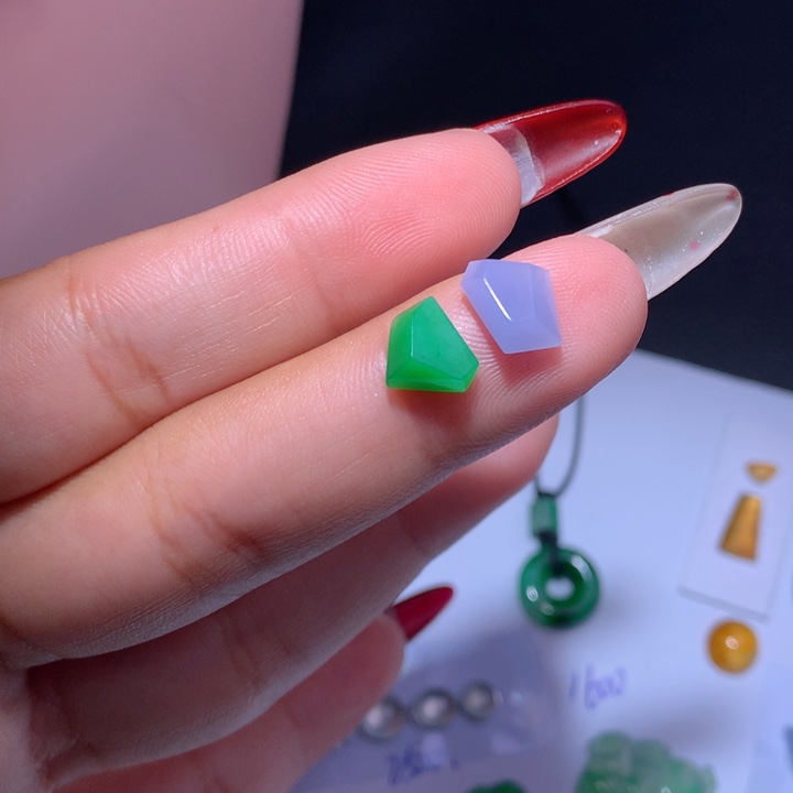 颈饰未镶嵌翡翠切割