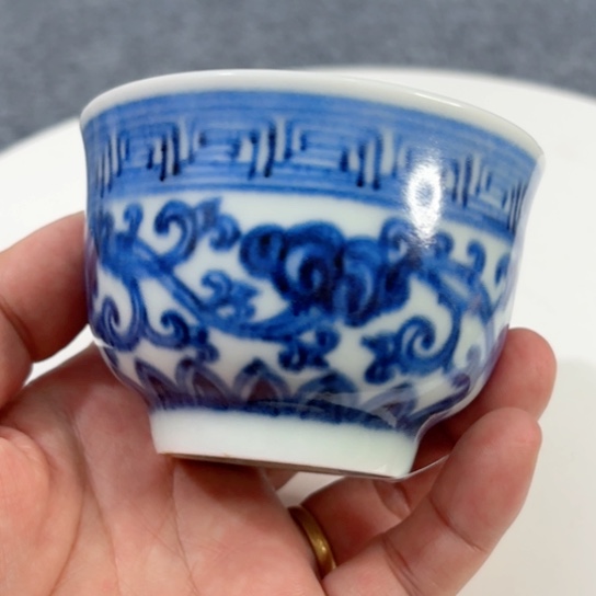 银***風一个青花缠枝花卉主人杯