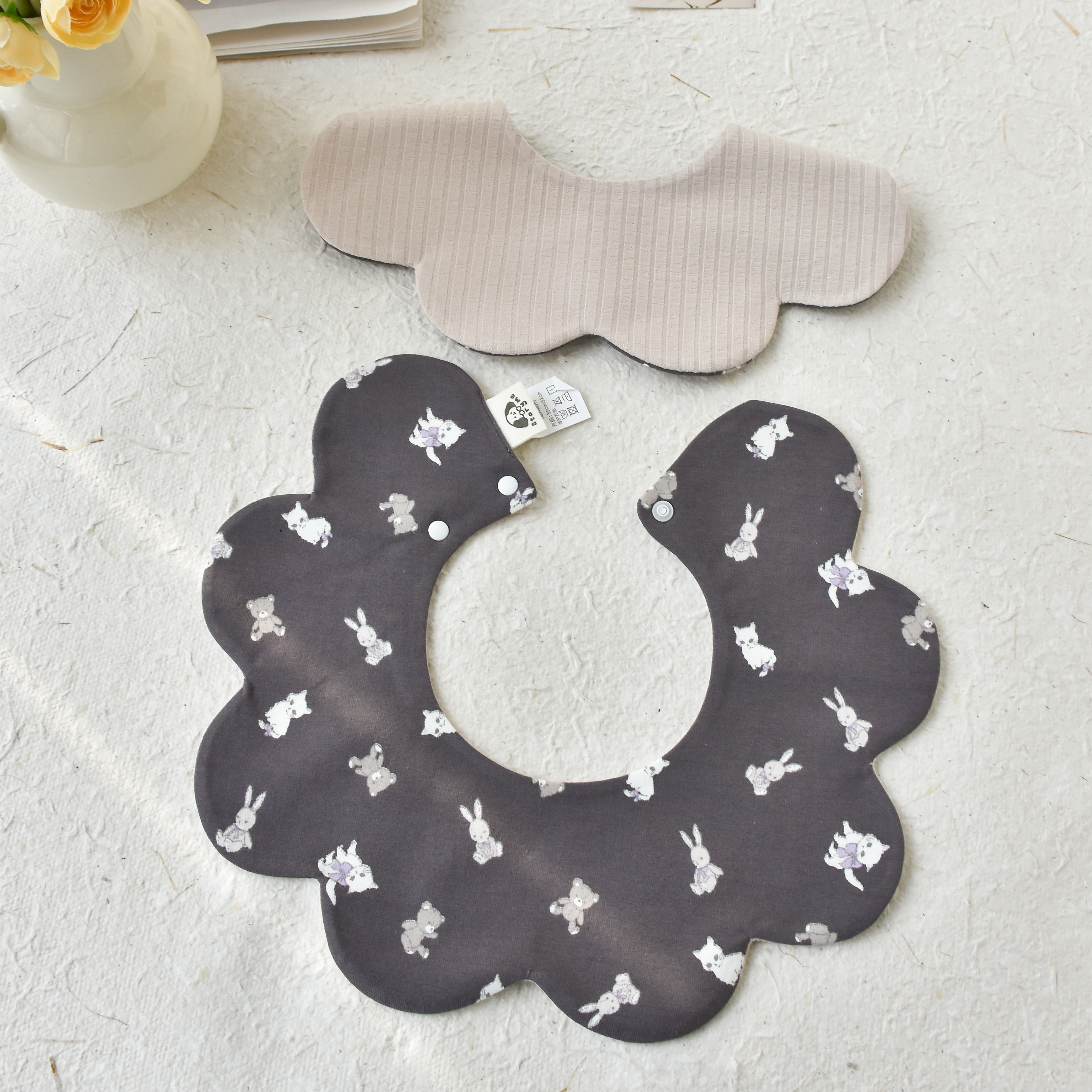 [y420]紫黑色小猫口水巾围兜新生儿防吐奶柔软透气可爱ins风