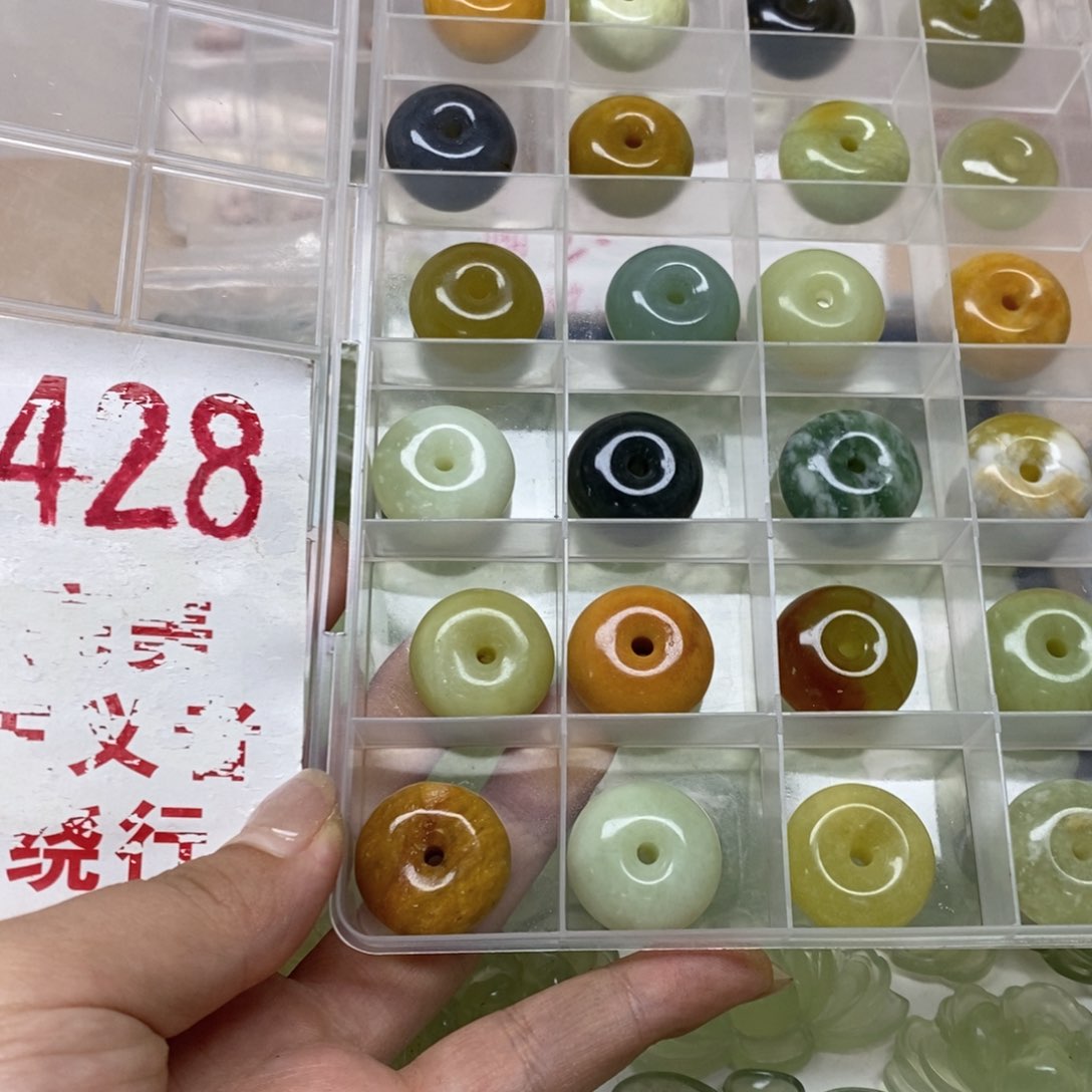 透闪石-蛇纹石玉未镶嵌挂坠 