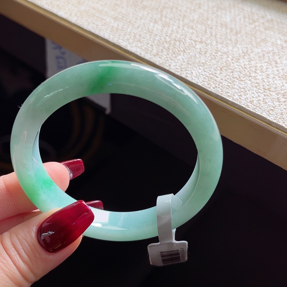 翡翠手镯未镶嵌手镯