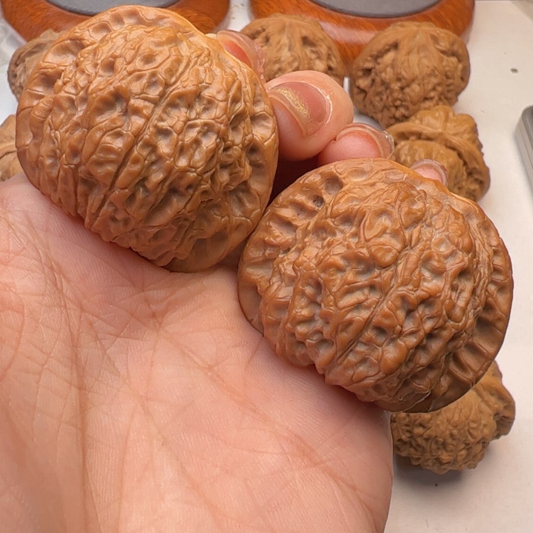 文玩核桃吊坠血麒麟40