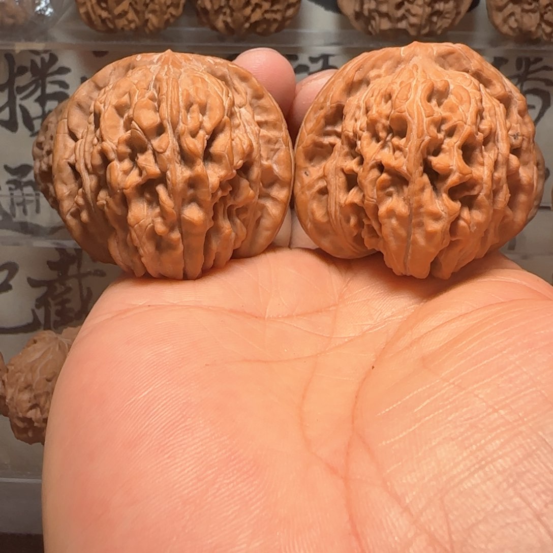 文玩核桃吊坠4.5尺四座楼尖部微修