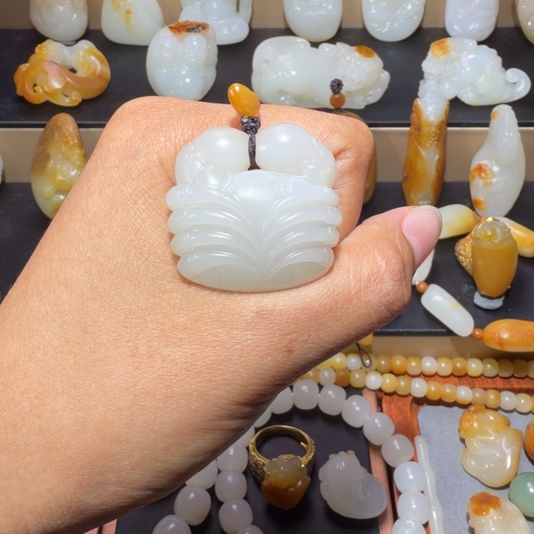 碎***星和田玉未镶嵌颈饰