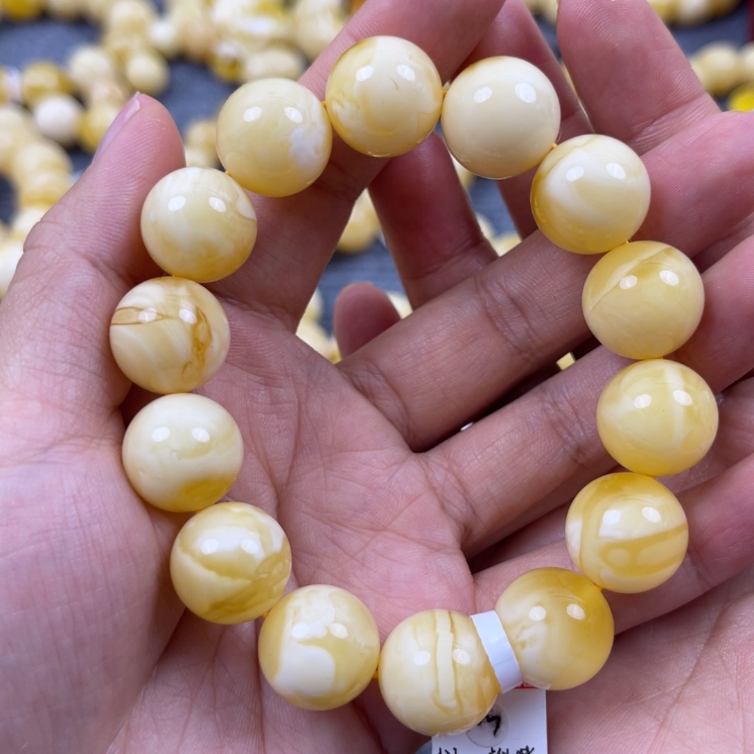 琥珀裸石未镶嵌喵*。尺寸