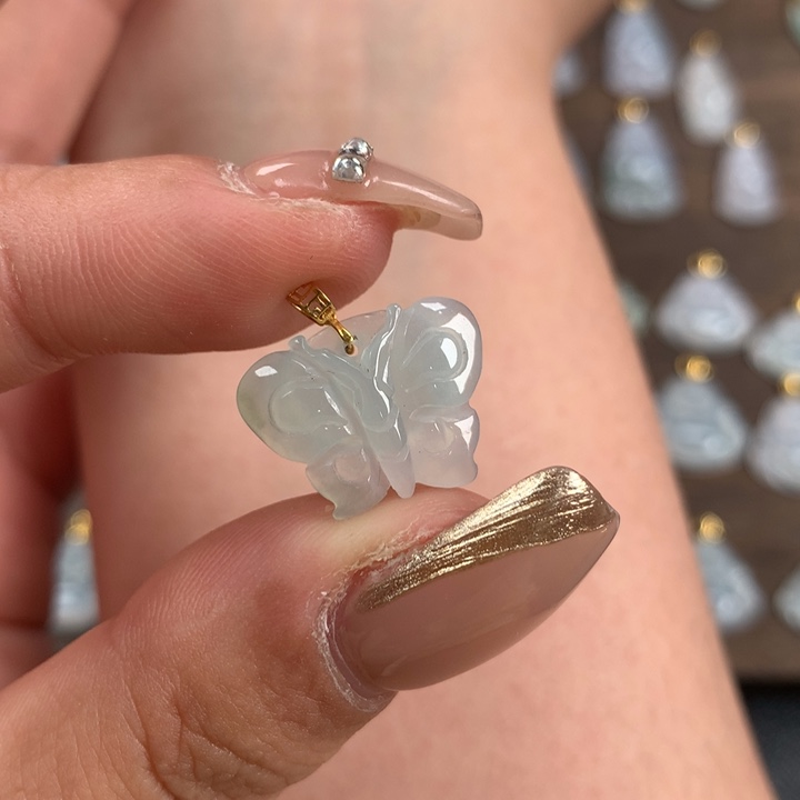 翡翠颈饰18K金镶嵌蝴蝶