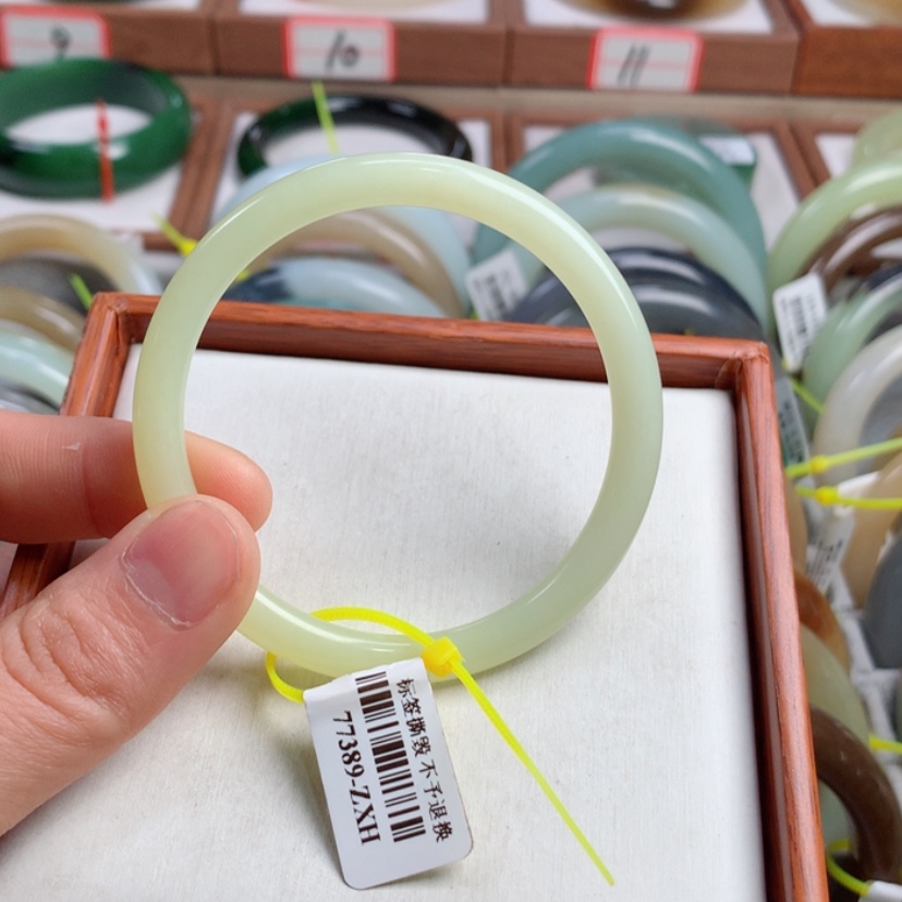 【闪购商品】和田玉手镯未镶嵌54